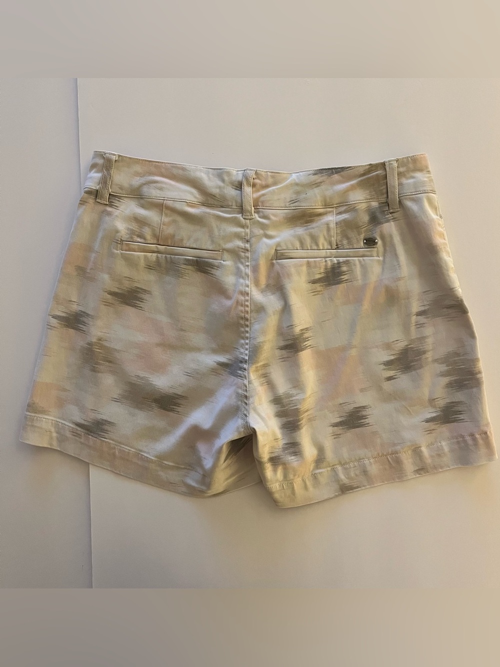 ecru The Taylor Women’s Shorts Cotton Blend Size 2 ikat-inspired print - Picture 2 of 12